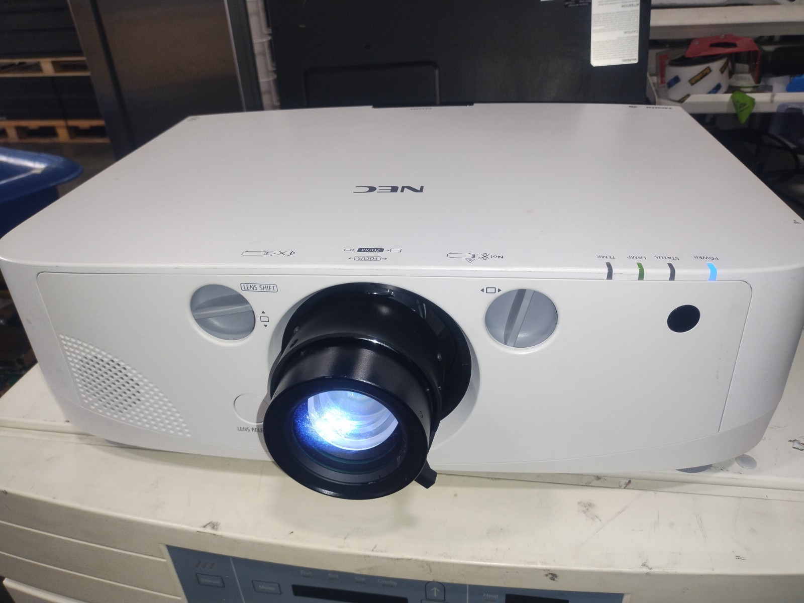 NEC NP-PA550W Widescreen HDMI Large Venue/Outdoor Projector 5500 Lumens 1080p