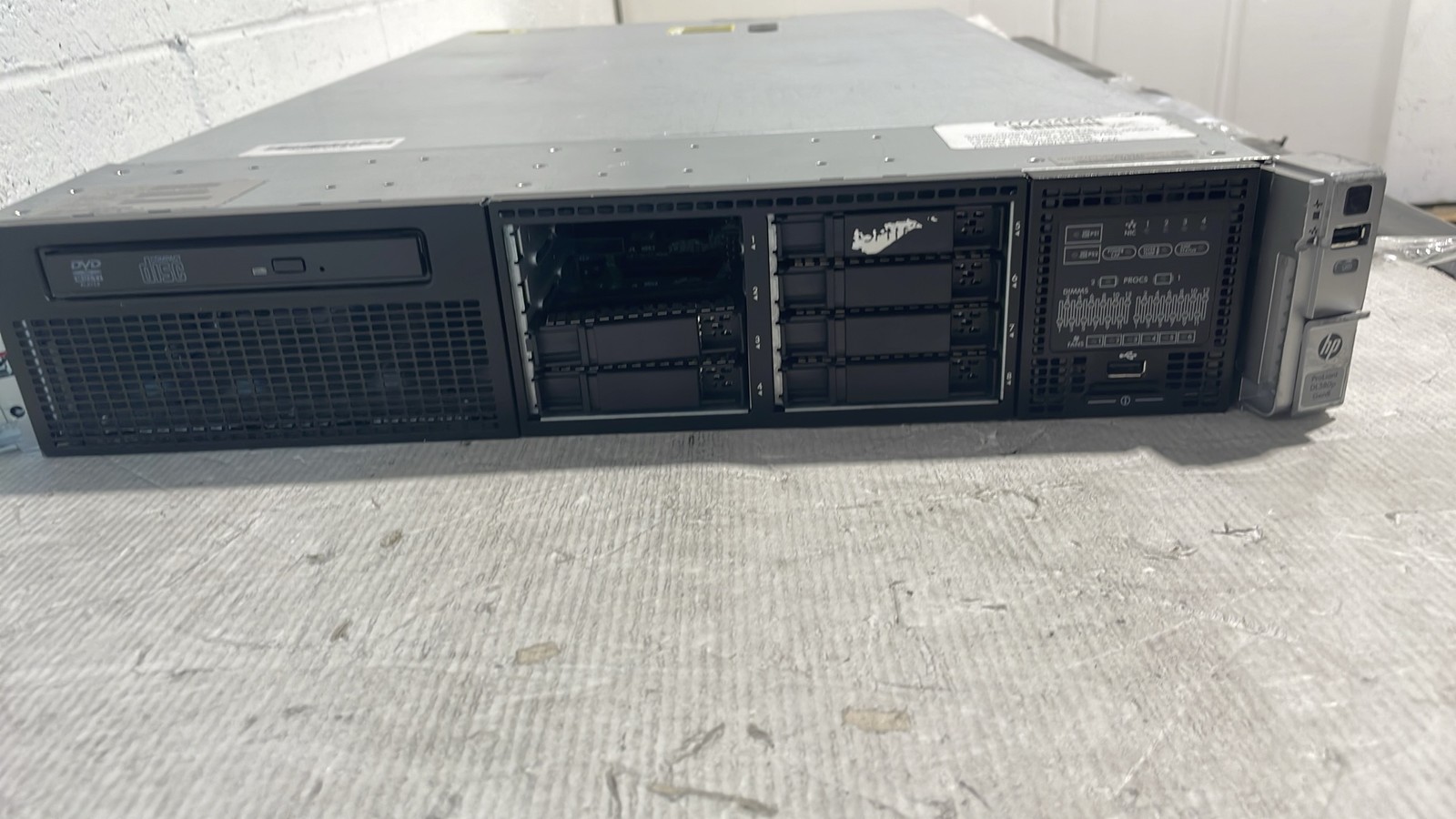 HP ProLiant DL380p Gen8 8 Bay 6076454 2.5 SFF DVD 2U Server NO HDD
