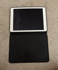 Working Apple iPad 10.9in 64GB Wi‑Fi + 5G Tablet w/ case bundle w craks picture