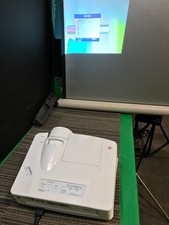 Mitsubishi WD570U DLP Projector 3500 Lumens Home Theater 3D Ready /840 LAMP HRS. picture