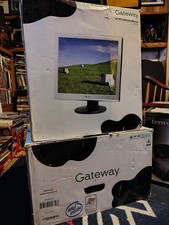 Gateway 556GE PENTIUM4 Computer PC w/ FPD1760 19