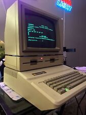 Vintage Apple IIe (2e) Computer picture