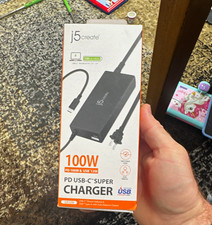 j5create JUP2290 100W PD USB-C Super Charger, USB-A & USB-C Ports picture