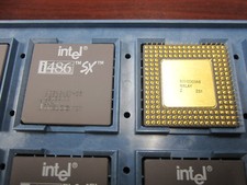 VINTAGE but New Old Intel A80486SX-25 SX411 Gold Ceramic Processor made in 1992 picture
