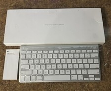 Apple Magic Keyboard  Battery Operated   Wireless  Bluetooth  Tested Working picture