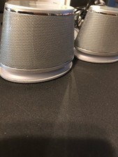 AmazonBasics V620Silver USB-Powered Speakers Dynamic Sound Smoke Free enviroment picture