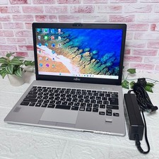 Fujitsu S935/K Laptop 13.3 Inch Intel Core i5 10GB RAM 120GB SSD Windows 11 picture