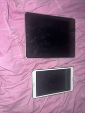 Samsung Galaxy Tab devices And  1st-generation Apple iPad picture