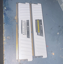 Corsair Vengeance LP 8GB (2x4GB) DDR3-1600 PC3-12800 DIMM Non-ECC White picture