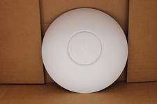 Ubiquiti UniFi UAP-AC-PRO Dual-Band 802.11AC 1300 Mbps Wireless Access Point picture