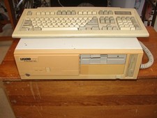 Vintage computer Packard bell legend IV floppy disc DOS AT keyboard powers on picture