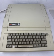 Apple IIe Vintage Computer A2S2064  Powers On Apple II picture