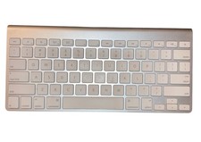 Apple Wireless Keyboard A1314 Bluetooth Slim Aluminum AA Battery Power Tested VG picture