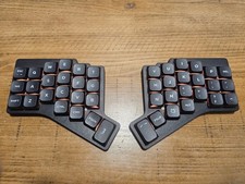 Tomahawk44 Wireless Split Keyboard (Corne & ZSA Voyager Hybrid) picture