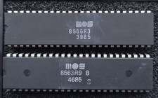 MOS 8566R3 VIC-II/MOS 8563R9B VDC PAL Video Chips for Commodore 128 GENUINE PART picture