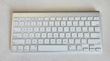 Apple A1314 Wireless Bluetooth Keyboard in Great Condition (item#gar1) picture