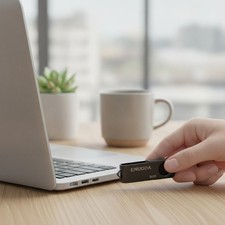 Durable 8GB USB Flash Drive with LED Indicator - Ideal for Files on the Go picture