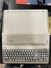 Apple Apple IIe Vintage Home Computer System Model Apple IIe picture