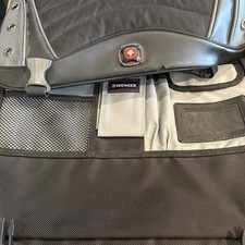 Wenger SwissGear Saturn Laptop Messenger Bag Black Gray Crossbody Briefcase 17