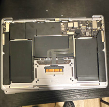 BROKEN MacBook Air 2020 m1 I no screen, Ic , and no antenna, picture