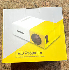 LED Projector Mini Desktop TFT LCD 320x240 4:3 800:1 Contrast White/Yellow picture