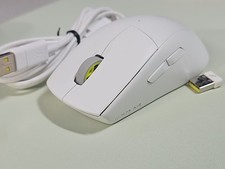 Corsair M75 AIR Ultra-Lightweight Wireless Symmetrical Gaming Mouse - White picture