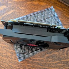 XFX RX 550 4GB graphics card AMD Radeon RX-550P4S DisplayPort HDMI DVI working picture