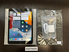 Apple iPad 7th Gen, 32GB, Wi-Fi, 10.2 in - USED - Bundle picture