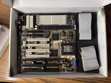 Vintage Gigabyte GA-586T2 Rev 1.2 Socket 7 + Pentium 200 Kit Box picture