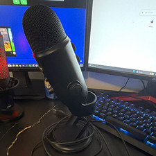 Blue Yeti Black USB Condenser Microphone Cardioid w/ Stand, Headphone Jack picture