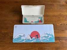 SKYLOONG GK66 Mechanic Keyboard ocean/wave-themed and matching desk mat - RGB picture