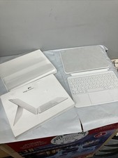 OPEN BOX  Apple Magic Keyboard Case iPad 10th Gen / A16 - White A2695 MQDP3LL/A picture