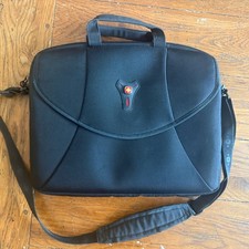 Laptop Slimcase Messenger Bag by Swiss Gear / Wenger in Black -The Mythos - Nice picture