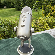 Blue Yeti USB Desktop Mic w/ Mute Button, Headphone Jack, Stand, Silver picture