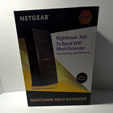 NETGEAR Nighthawk X6S EX8000 AC3000 Tri-Band Mesh Extender 4-Port turns on picture