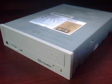 LITE-ON IT Corp. CD-RW CD Drive LTR-32123S April 2002 32x12x40x picture