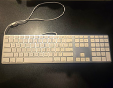 Apple Slim Aluminum USB Wired Keyboard Model A1243 picture