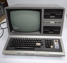 RADIO SHACK TRS-80 Model 3 Microcomputer *POWERS ON BLANK SCREEN* 26-1061 picture