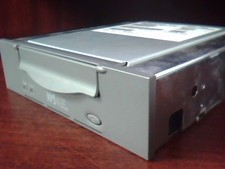 SCSI DAT Tape Drive SUN 390-0028-02 HP C5683-20632 DDS4 40GB SCSI LVD  A032 picture