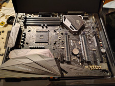 ASUS ROG Crosshair VI Hero ATX AM4 AMD DDR4 4-DIMM M.2 PCIe Motherboard picture