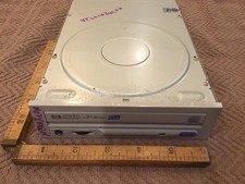 Vintage HP CD-Writer Plus Internal CD-R/RW Drive Grey MTCR-4804TE 4x4X24XATAPI picture
