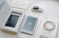 XTEINK X4 - Frost White - Crosspoint 1.5 Pre-installed 16GB Bundle. USB-C & Case picture