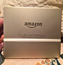 Amazon Kindle Oasis (10th Gen) 7 in 32GB Wi‑Fi Champagne Gold eBook Reader picture