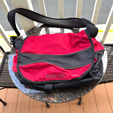 L.L.Bean Solid Red/Black Messenger Shoulder Bag Padded Adjustable Strap picture