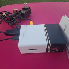 LED unbranded Pocket Projector 960x540 qHD HDMI, USB, & Micro SD Inputs picture