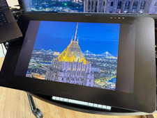 Wacom Cintiq Pro 24 Creative Pen Display (DTK-2420) picture