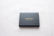 Samsung T5 500GB External Solid State Drive - Excellent Condition picture