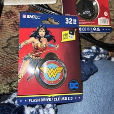 Emtec Wonder Woman USB 32 GB Flash Drive/Keychain New Sealed picture