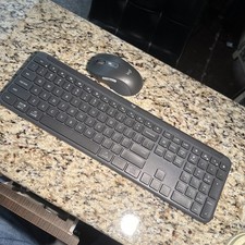 Logitech Signature MK955 Slim Combo K950 Keyboard & M750 Large Mouse Bluetooth picture