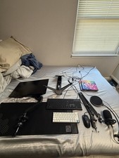Monitor Keyboard Mouse microphone   picture